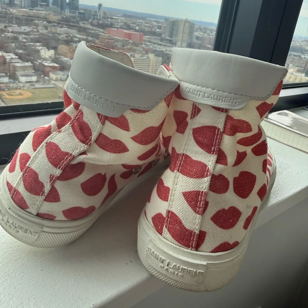 Saint Laurent White Canvas High-Top Sneakers with Red Lip Motif size 38 - Picture 3 of 7